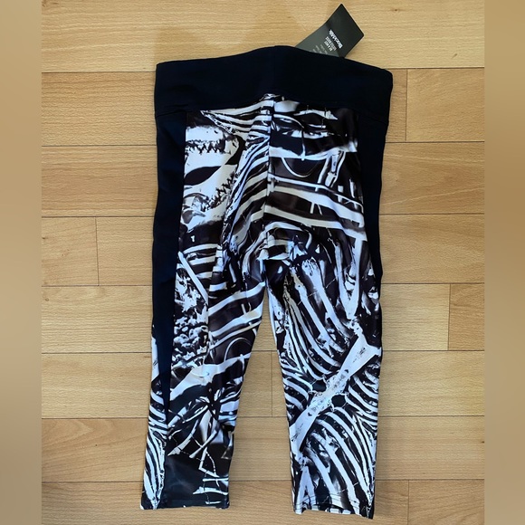 BNWT Blackmilk Skeleton Capris - Picture 4 of 4